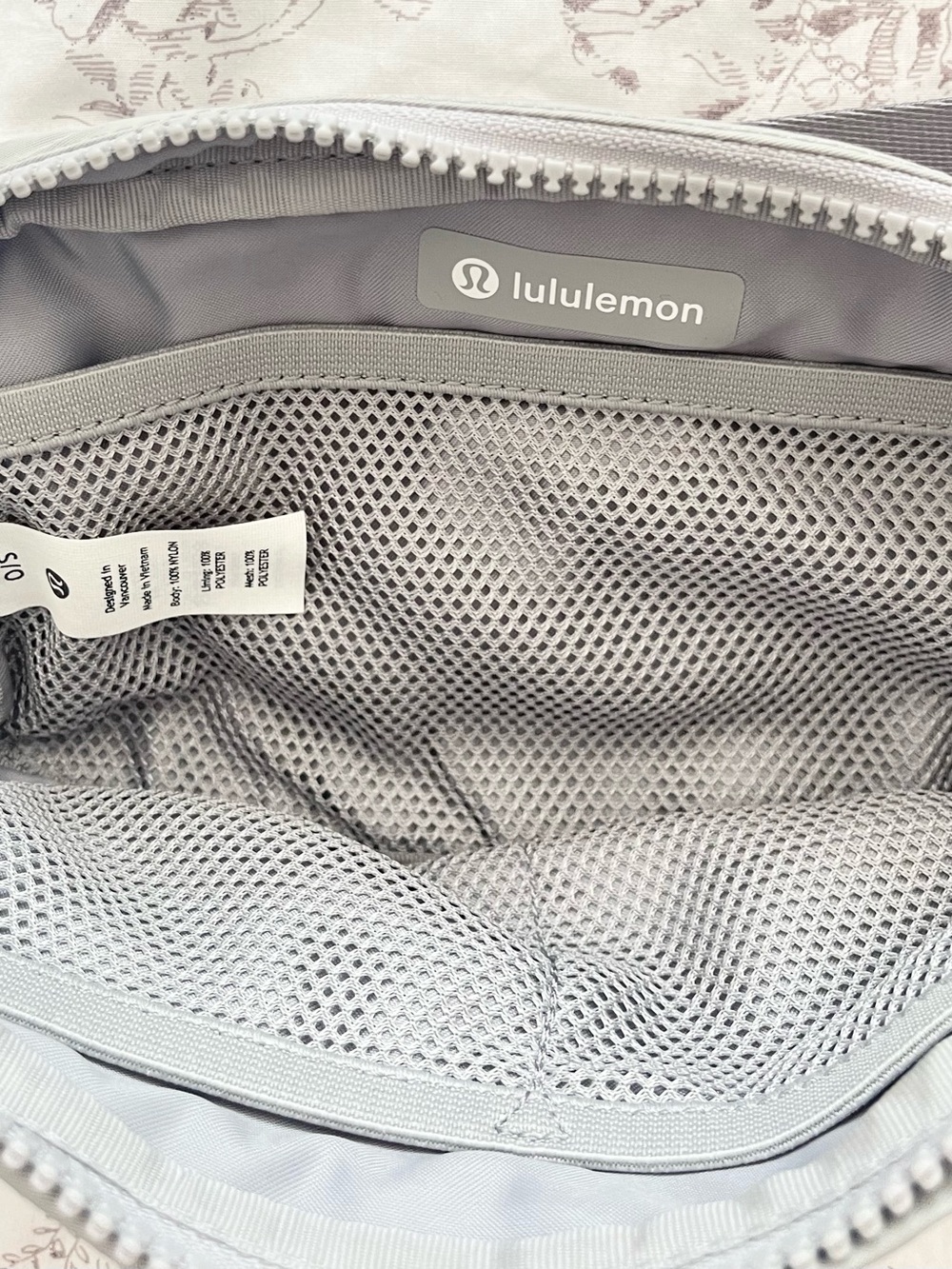 Lululemon Everywhere Belt Bag - Picture 3 of 5